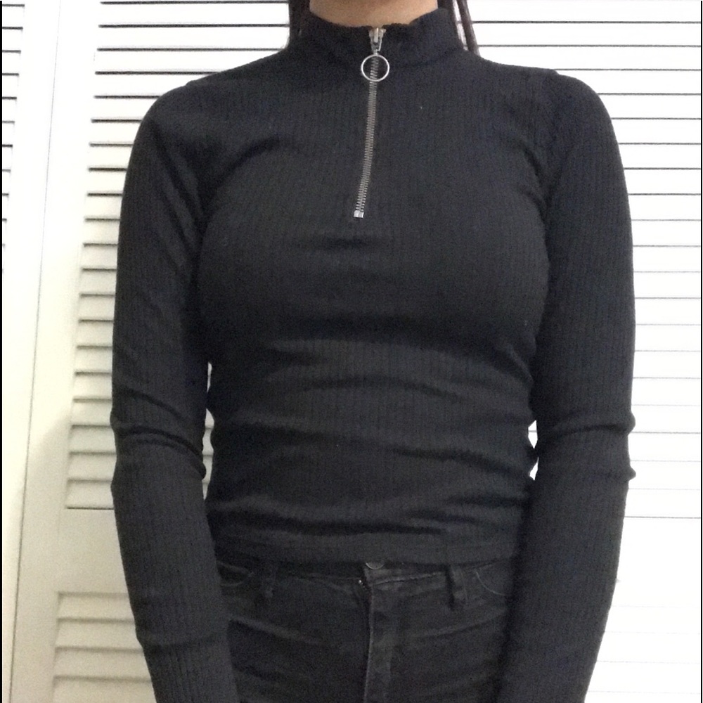 ribbed long sleeve tee with zipper
